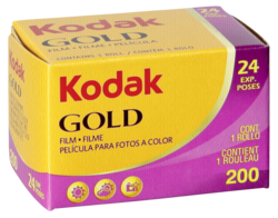 Película negativo color: 1 Kodak Gold        200 135/24
